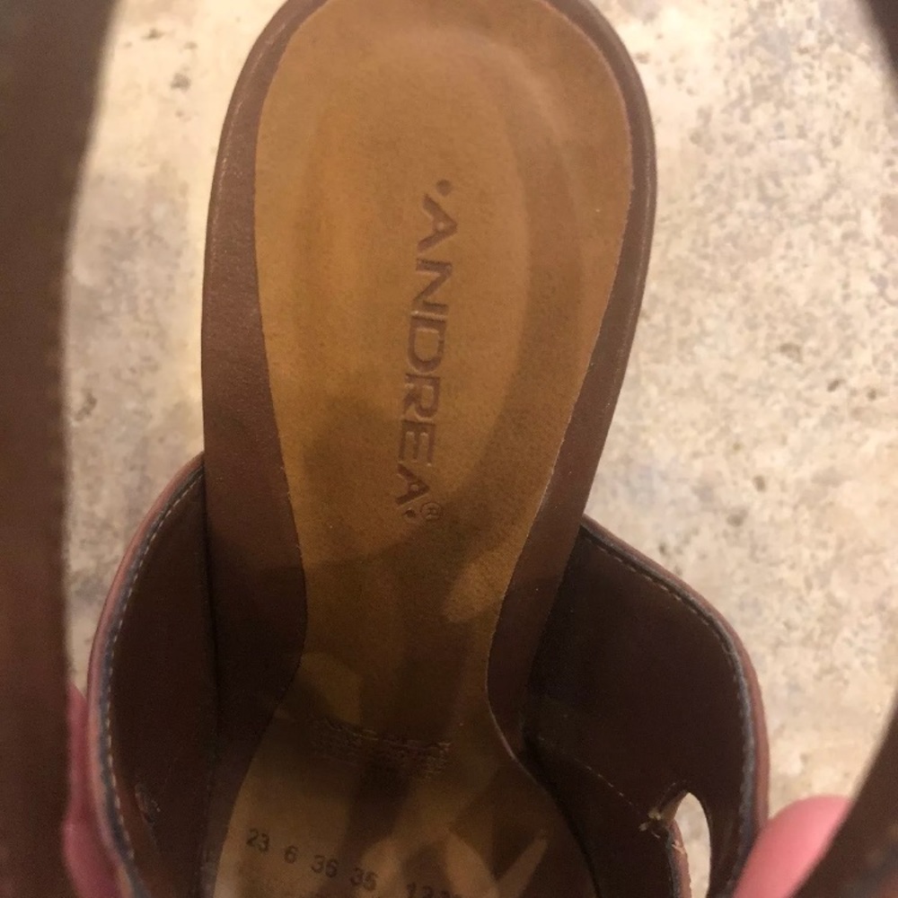 Heels - Beige/pink with Textured Soles - Picture 3 of 4